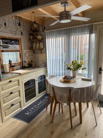 דירות זנדאם Tinyhouse Woody At The Water מראה חיצוני תמונה